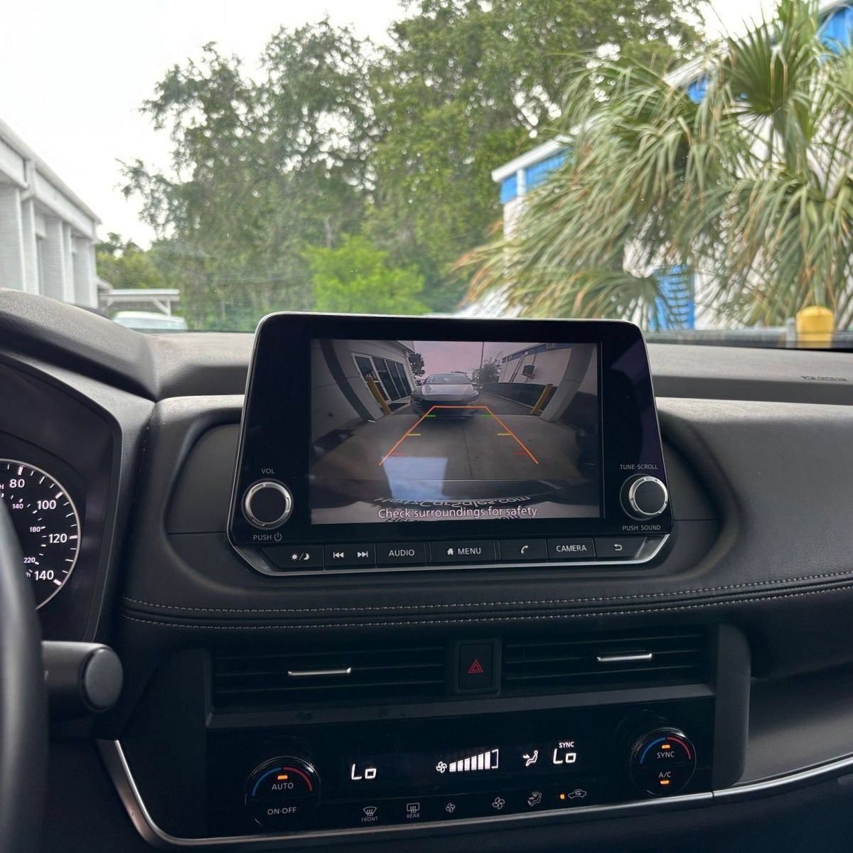 Used 2025 Nissan Rogue SV FWD image 29
