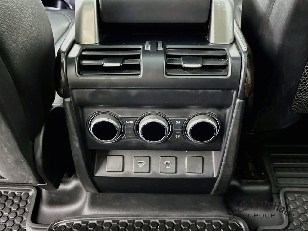 Used 2023 Land Rover Defender 130 X-Dynamic SE AWD/4WD image 32