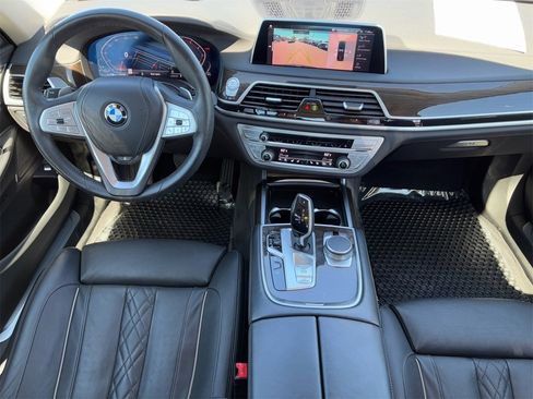 Used 2022 BMW 740i w/ Premium Package image 12