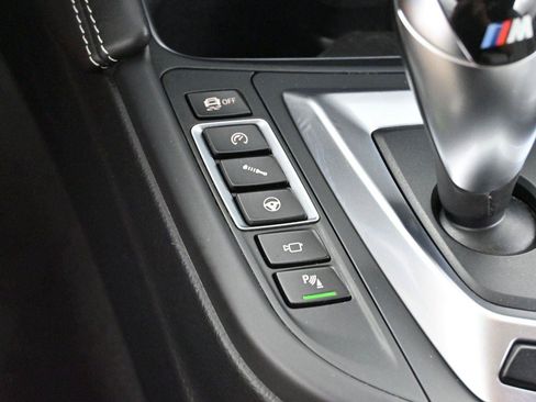 Used 2015 BMW M4 Convertible RWD image 26