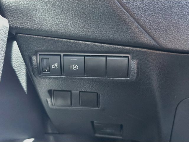 Used 2023 Toyota Corolla Cross XLE FWD image 32