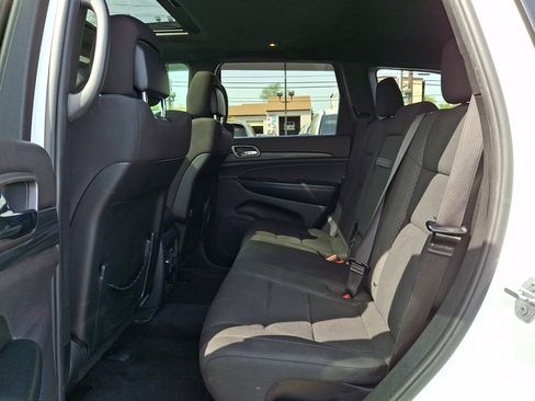 Used 2019 Jeep Grand Cherokee Laredo image 18