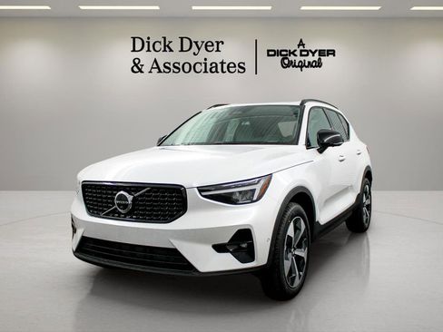New 2026 Volvo XC40 B4 Plus w/ Protection Package Premier FWD image 6