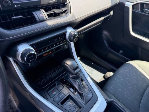 Used 2022 Toyota RAV4 XLE FWD image 21