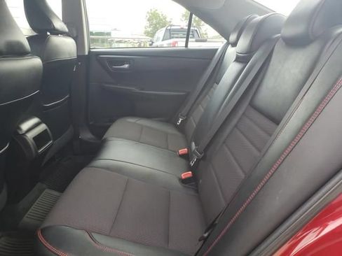 Used 2017 Toyota Camry SE w/ Moonroof Package FWD image 12