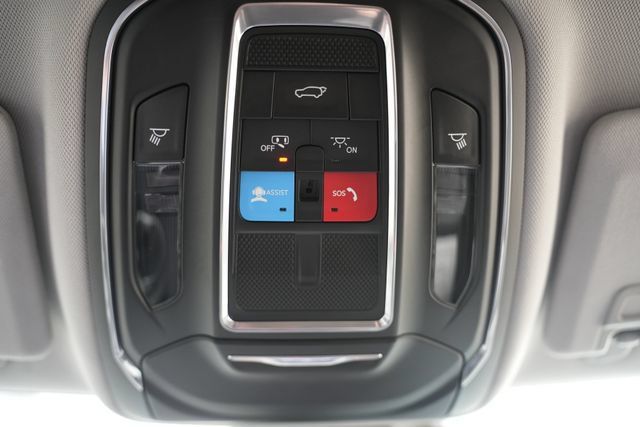Used 2023 Jeep Grand Cherokee Limited w/ Luxury Tech Group II AWD/4WD image 29
