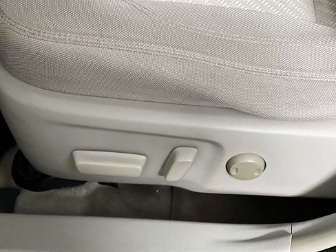 Used 2015 Toyota Camry LE image 15