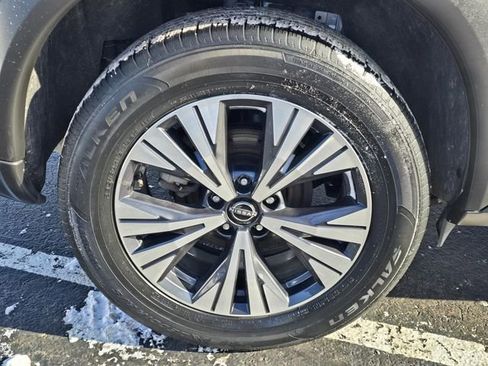 Used 2023 Nissan Rogue SV image 34