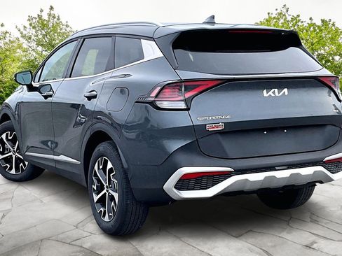 Used 2025 Kia Sportage EX image 2