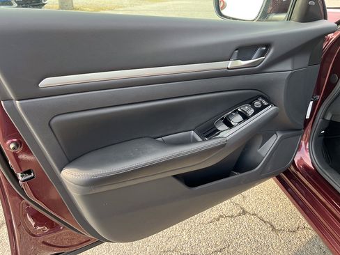 Used 2023 Nissan Altima 2.5 SV image 11