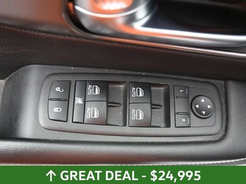 Used 2025 Chrysler Pacifica Select FWD image 21