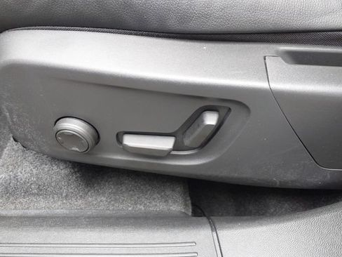 Used 2026 Volvo XC40 B5 Plus AWD/4WD image 18
