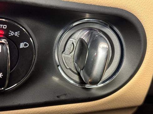 Certified 2025 Porsche Macan image 25