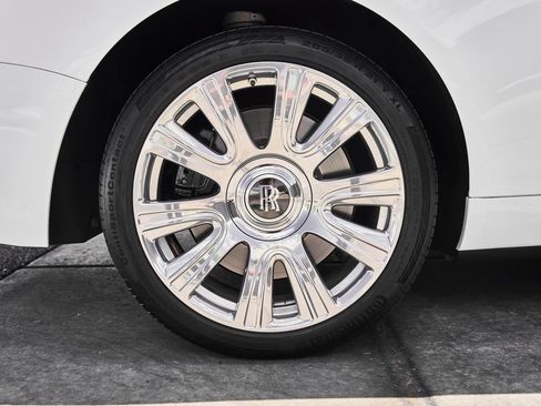 Used 2018 Rolls-Royce Dawn RWD image 21
