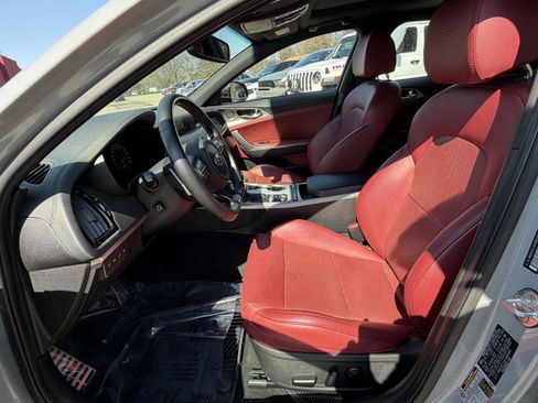 Used 2020 Kia Stinger GT1 image 12