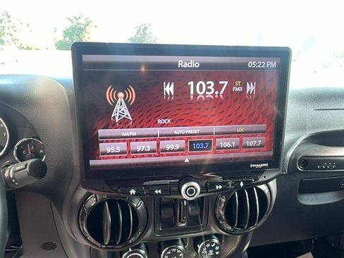 Used 2017 Jeep Wrangler Unlimited Sahara AWD/4WD image 18
