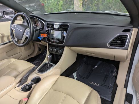 Used 2011 Chrysler 200 Limited image 15