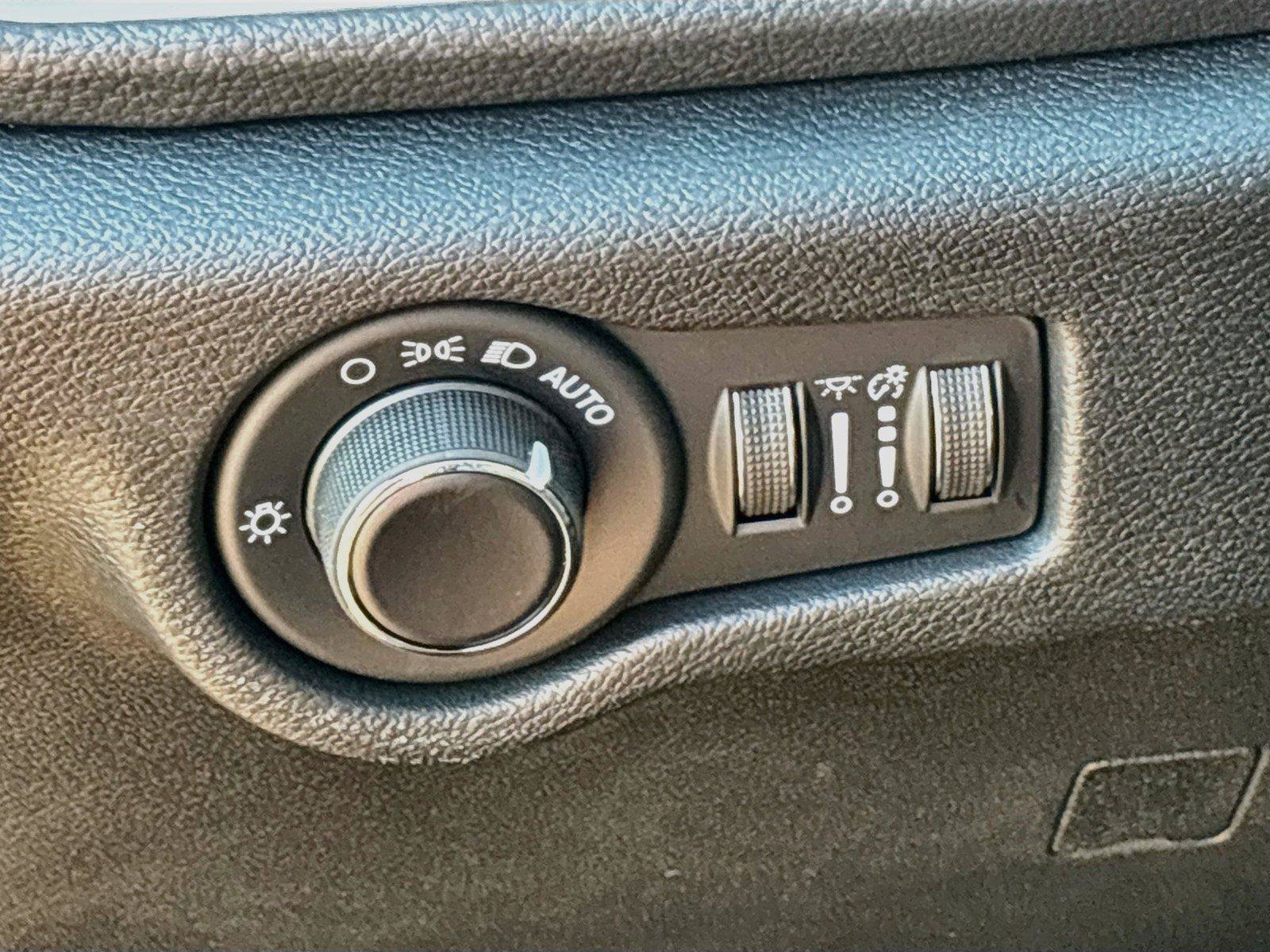 New 2027 Chrysler Pacifica Select AWD/4WD image 14