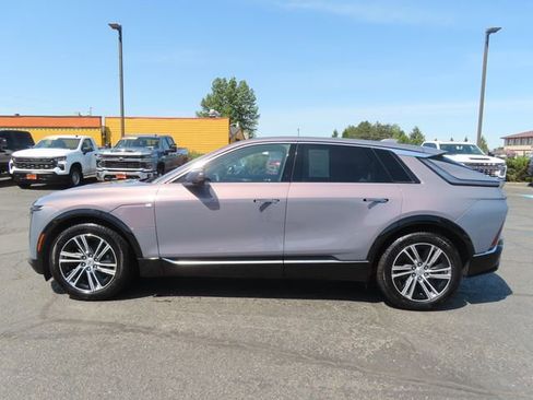 Used 2024 Cadillac Lyriq Luxury AWD/4WD image 4