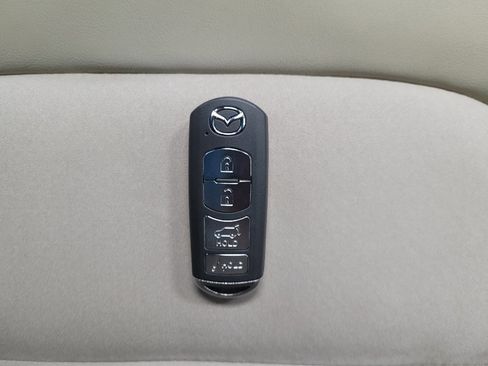 Used 2019 MAZDA CX-5 Touring image 32