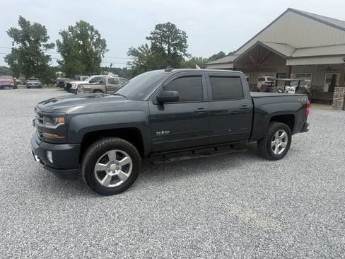 Used 2018 Chevrolet Silverado 1500 LT w/ Texas Edition AWD/4WD image 4