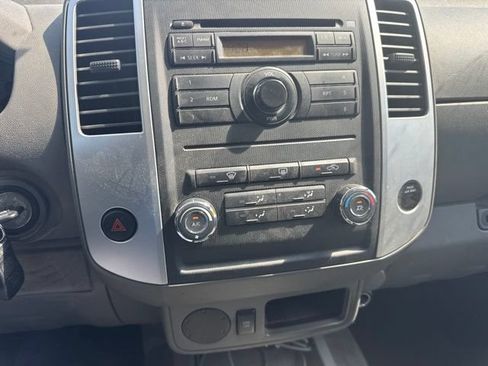 Used 2010 Nissan Frontier SE RWD image 13