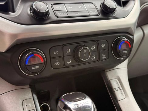Used 2018 GMC Acadia SLT w/ LPO, Floor Liner Package FWD image 44