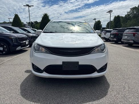 Used 2018 Chrysler Pacifica Touring Plus w/ S Appearance Package FWD image 6