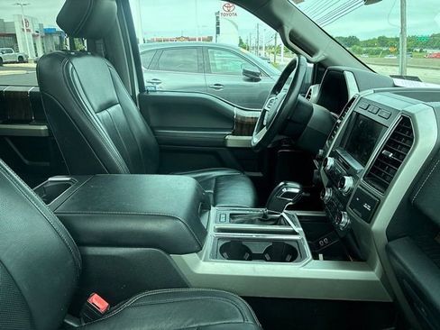 Used 2019 Ford F150 Lariat w/ Equipment Group 502A Luxury AWD/4WD image 18