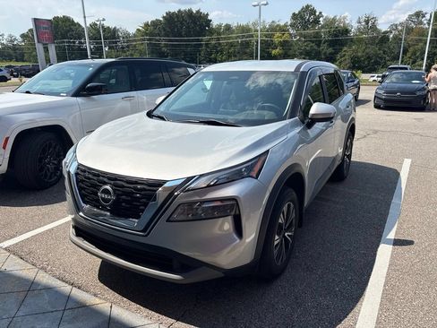 Certified 2023 Nissan Rogue SV FWD image 3