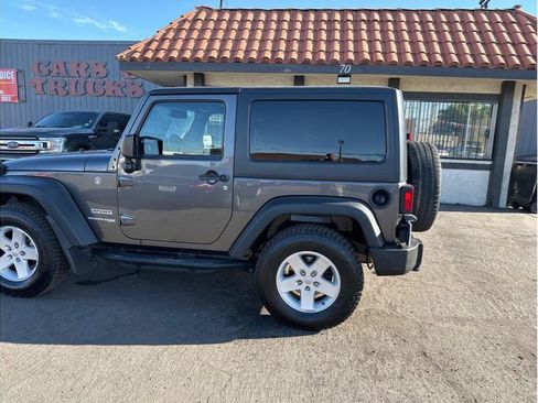 Used 2018 Jeep Wrangler Sport AWD/4WD image 15