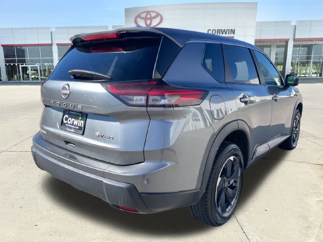 Used 2024 Nissan Rogue SV AWD/4WD image 5