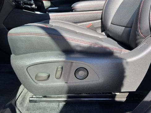 Used 2025 Chevrolet Traverse RS image 14