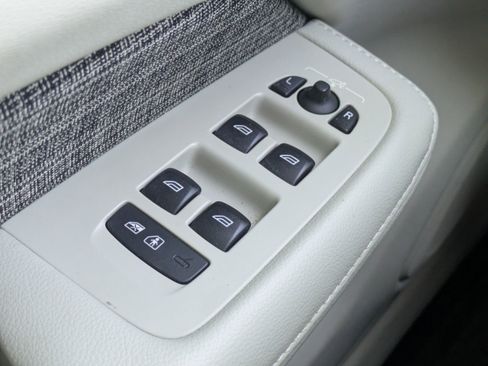 Used 2020 Volvo V60 T5 Momentum w/ Protection Package Premier image 28