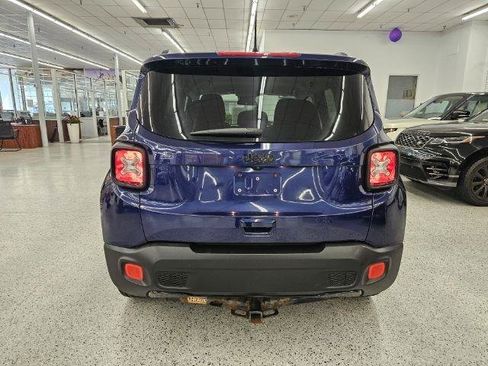 Used 2018 Jeep Renegade Altitude FWD image 6