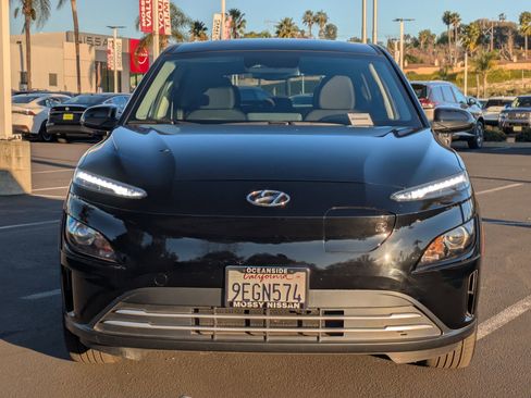 Used 2023 Hyundai Kona SE w/ Cargo Package image 4