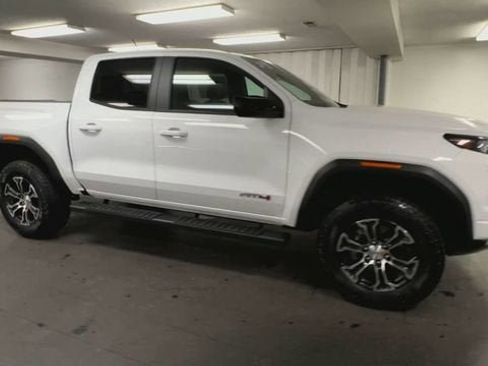 Certified 2025 GMC Canyon AT4 w/ AT4 Premium Package AWD/4WD image 2