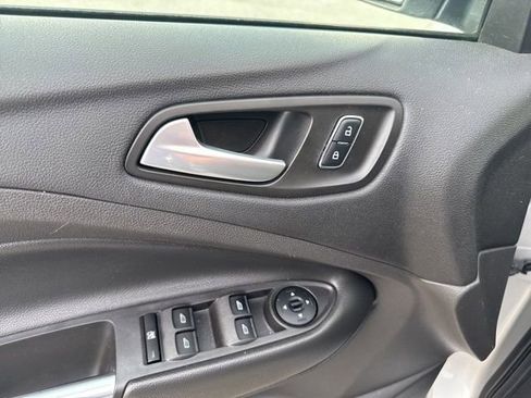 Used 2015 Ford Escape SE FWD image 17