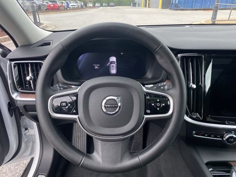 Used 2025 Volvo V60 B5 Cross Country Plus image 12