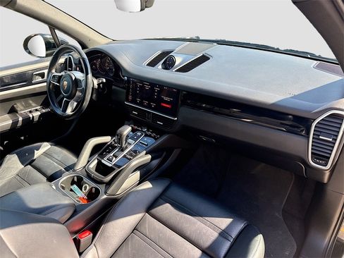 Used 2021 Porsche Cayenne S image 32