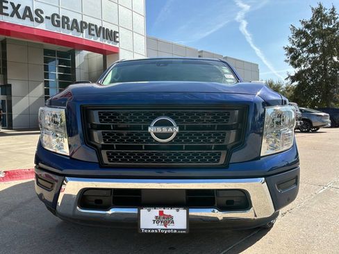 Used 2023 Nissan Titan SV w/ SV Convenience Package RWD image 3
