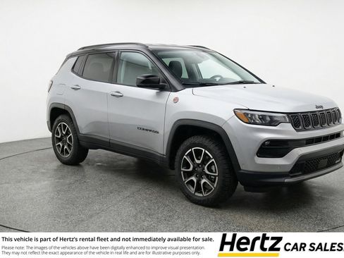 Used 2025 Jeep Compass Trailhawk AWD/4WD image 1