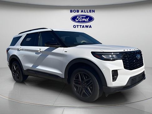 Used 2025 Ford Explorer ST-Line w/ Premium Package image 11