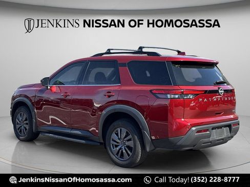 Certified 2023 Nissan Pathfinder SV FWD image 9