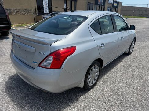 Used 2014 Nissan Versa SV FWD image 5