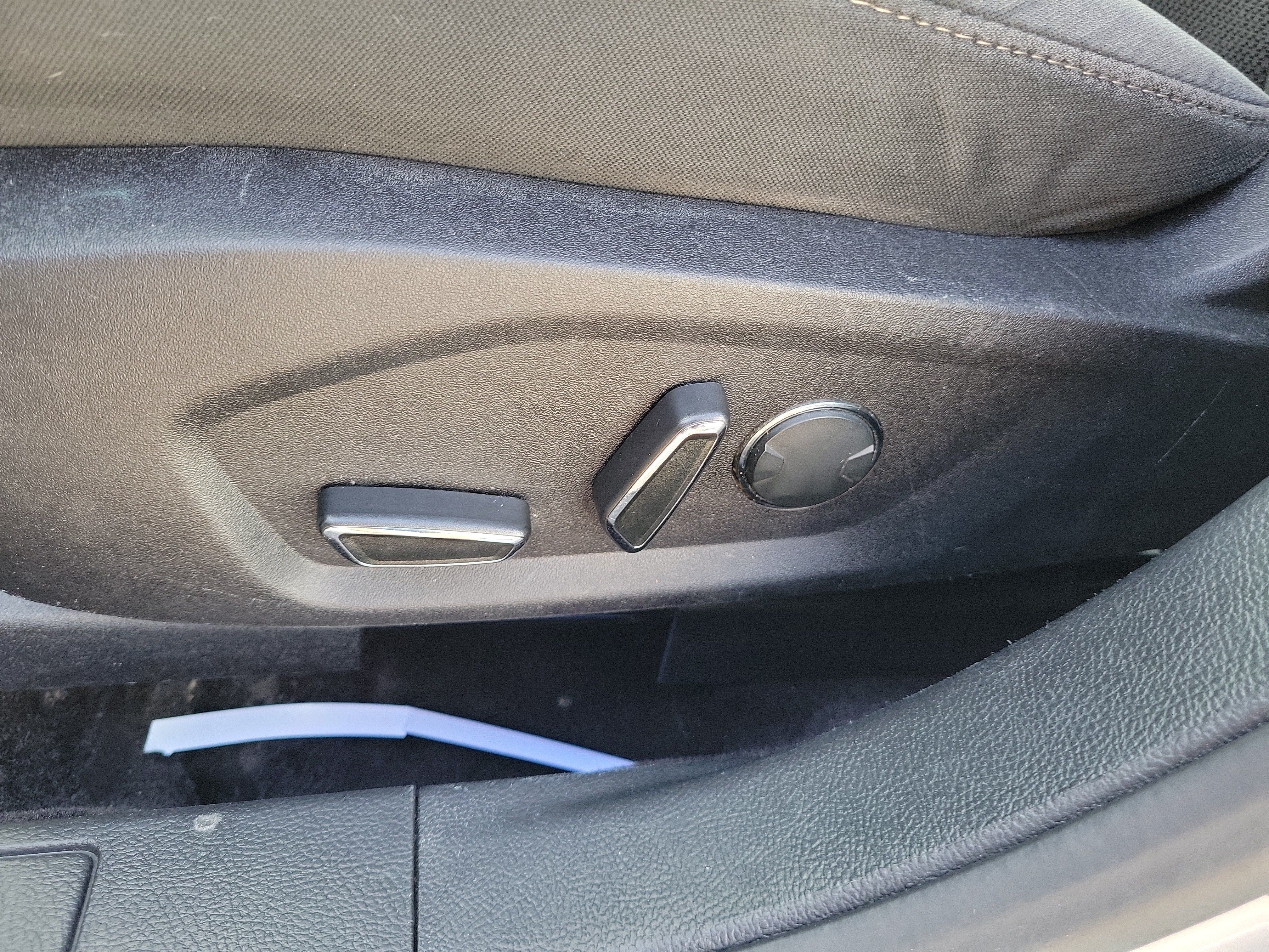 Used 2017 Ford Fusion SE FWD image 16