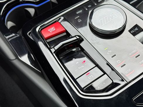 Used 2025 BMW M5 w/ Executive Package image 24