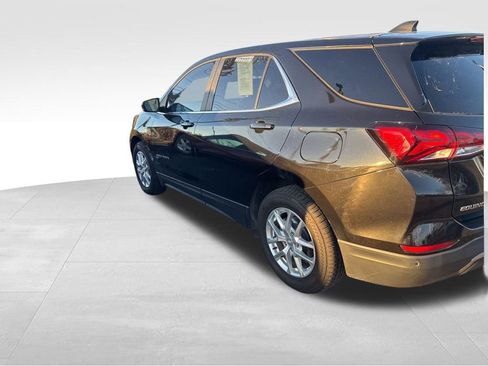 Used 2022 Chevrolet Equinox LT w/ Driver Convenience Package image 3