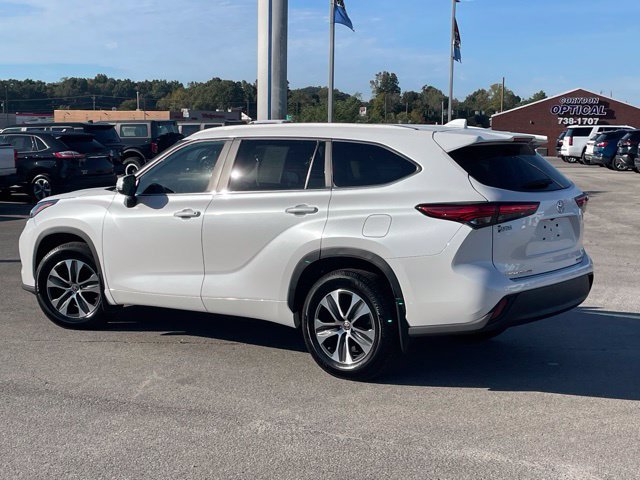 Used 2023 Toyota Highlander XLE AWD/4WD image 6