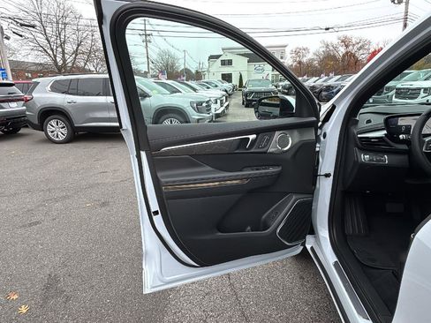 New 2026 Buick Enclave Avenir w/ Super Cruise Package image 12